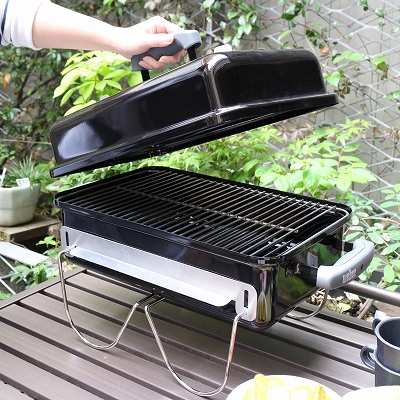 車に積んでどこでもBBQ!「WEBER」の蓋付きコンパクトグリル | upstairs