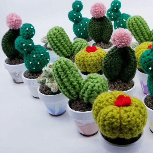 編み物 ハンドメイド ニットサボテン 大きめ 花付き 緑 毛糸