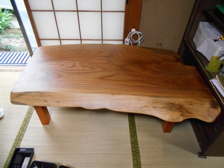 欅無垢一枚板のこたつ天板、書道用机を納品しました | 千葉県柏市の