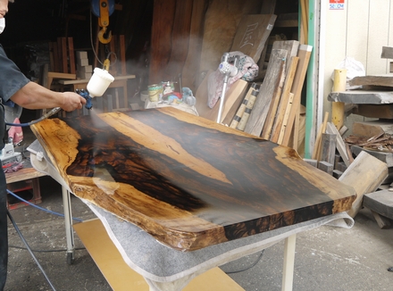 黒柿のテーブルを制作中 | 一枚板ショールーム”ウッドランド柏 黒柿のテーブルを制作中 | 一枚板ショールーム”ウッドランド柏