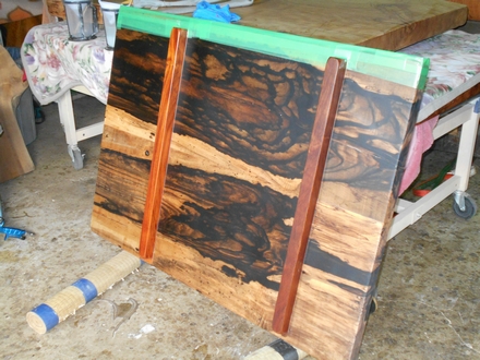 黒柿のテーブルを制作中 | 千葉県柏市の無垢一枚板テーブル専門店、木 
