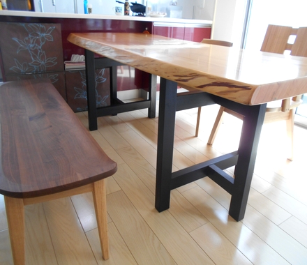 珍しい桧の一枚板テーブルを納品 | 千葉県柏市の無垢一枚板テーブル 
