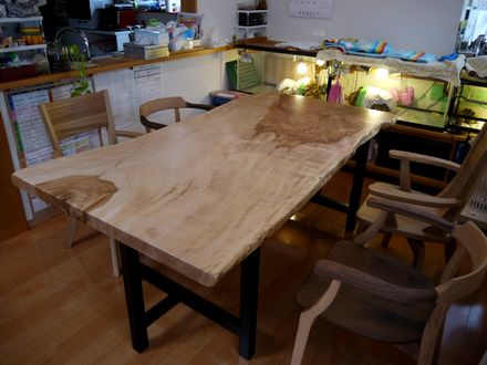 ダイニングテーブルと座卓を納品、いずれも栃一枚板！ | 千葉県柏市の