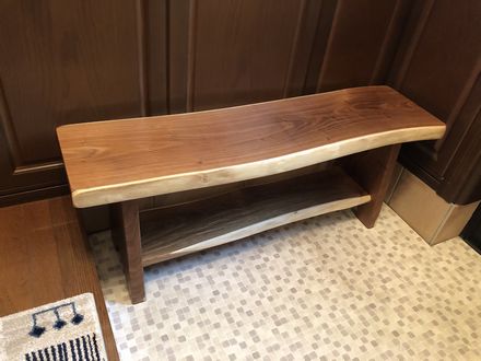 槐（えんじゅ）で作ったベンチと棚板を納品 | 一枚板