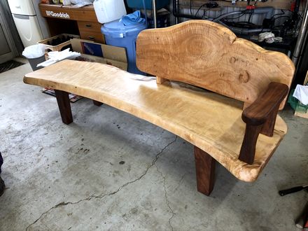 輝く縮杢、栃一枚板ベンチを納品 | 一枚板ショールーム”ウッド