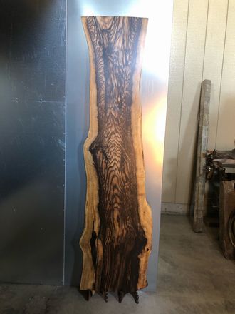 自然の造形美の極み、黒柿一枚板 | 一枚板ショールーム”ウッドランド