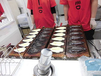 焼く焼く