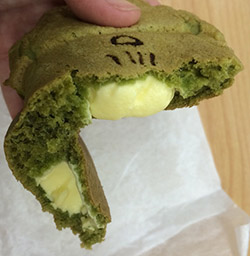 もがっ