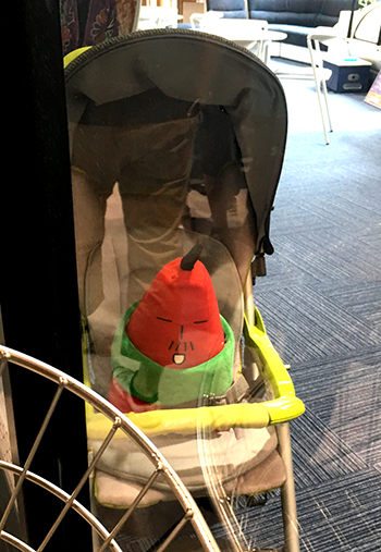ベビーカーに父さん