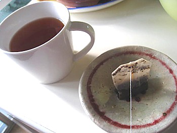 目のむくみに紅茶パック