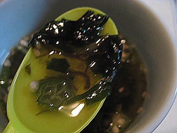 もずくとめかぶとわかめのスープ8