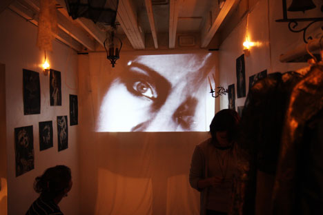 神宮前 suB museum NEON O’ CLOCK WORKS × WENDY BEVAN STARLESS NIGHT