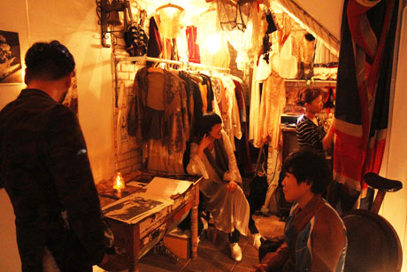 神宮前 suB museum NEON O’ CLOCK WORKS × WENDY BEVAN STARLESS NIGHT