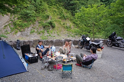 テント張り終え休憩