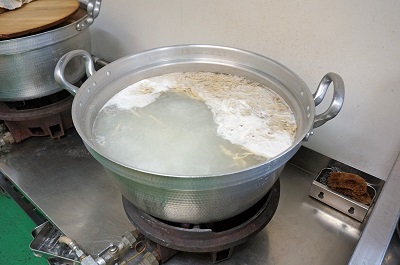大釜で茹でる_17