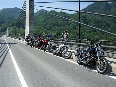 橋の上に停車_14