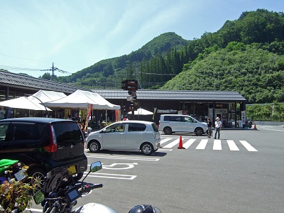 真新しい建物_03