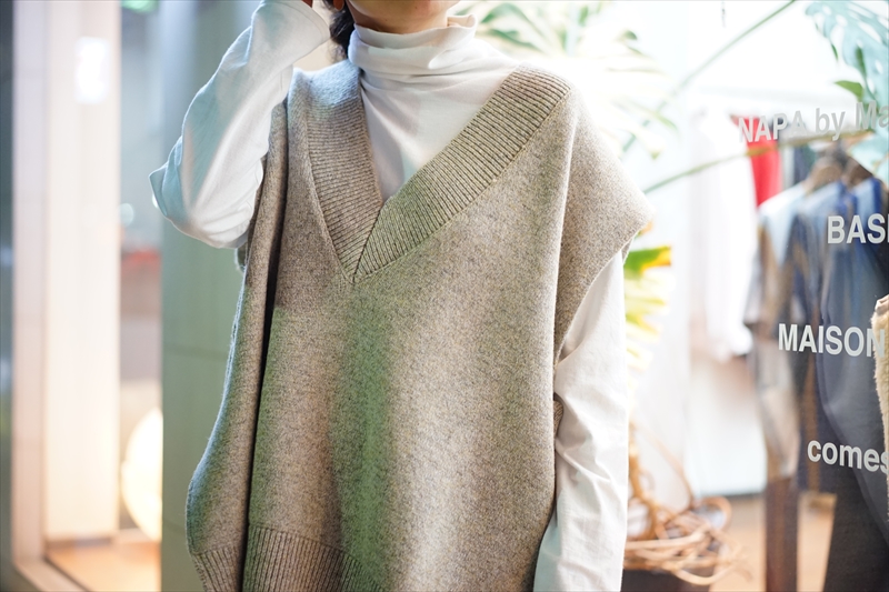 トップスUNUSED V NECK KNIT VEST - ニット/セーター