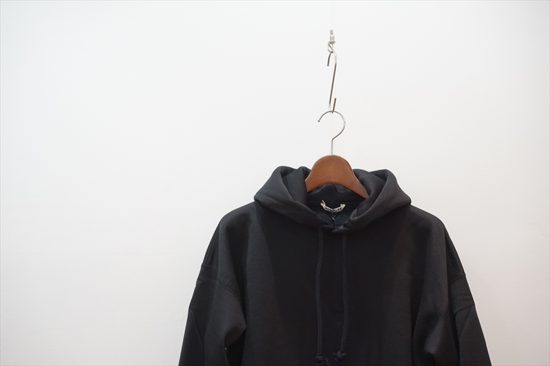 今シーズンも人気のSweat素材。AURALEE(オーラリー)さんの新作