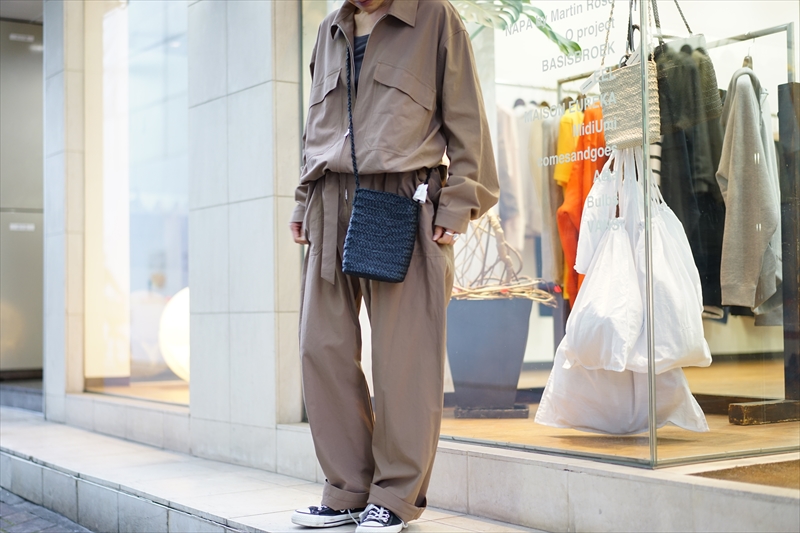 AURALEE(オーラリー)Finx Hard Twist Gabardine Jumpsuit/Brownを使っ