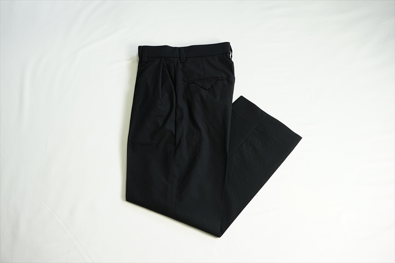 UNUSED アンユーズド ウールシルクスラックス 黒 2 UNUSED(アンユーズド)の新作、Wool Silk Slacksのご紹介です