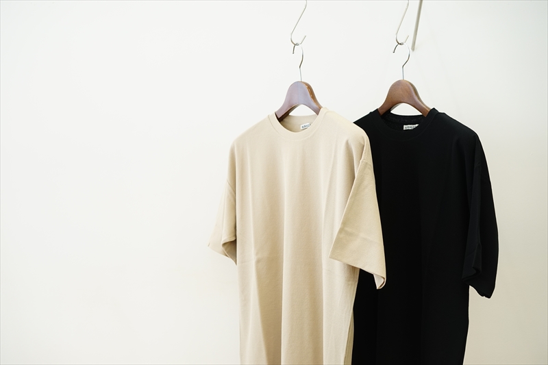 AURALEE(オーラリー)の新作、Hard Twist Amunzen Double Cloth Tee