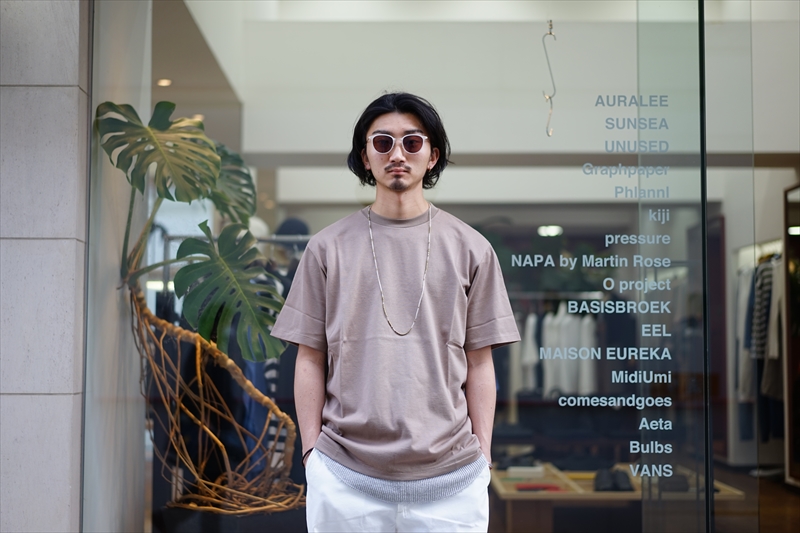 AURALEE(オーラリー)の新作、LUSTER PLAITING TEEのご紹介です