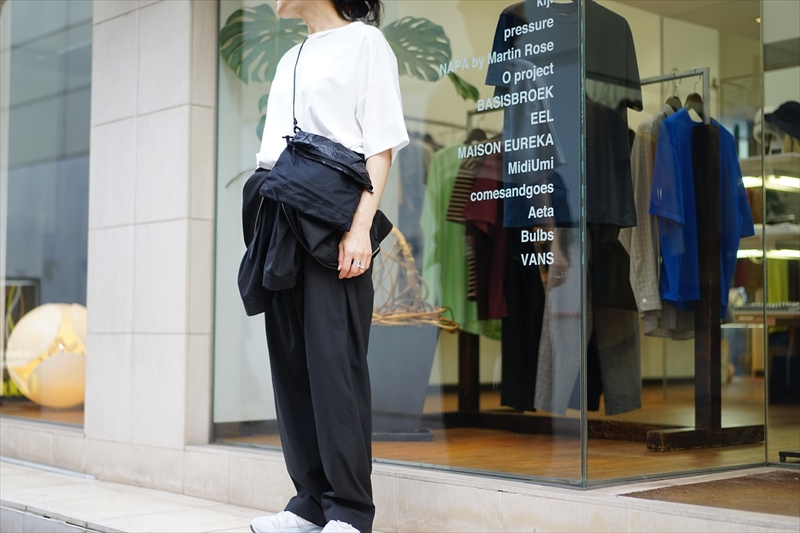 AURALEE(オーラリー)Finx Hard Twist Gabardine Jumpsuit/Black/を使っ