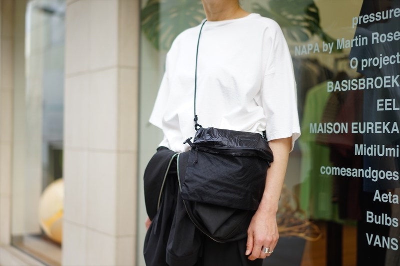 AURALEE(オーラリー)Finx Hard Twist Gabardine Jumpsuit/Black/を使っ