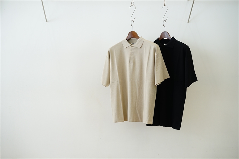 AURALEE(オーラリー)Hard Twist Amunzen Double Cloth Polo/Beigeを 