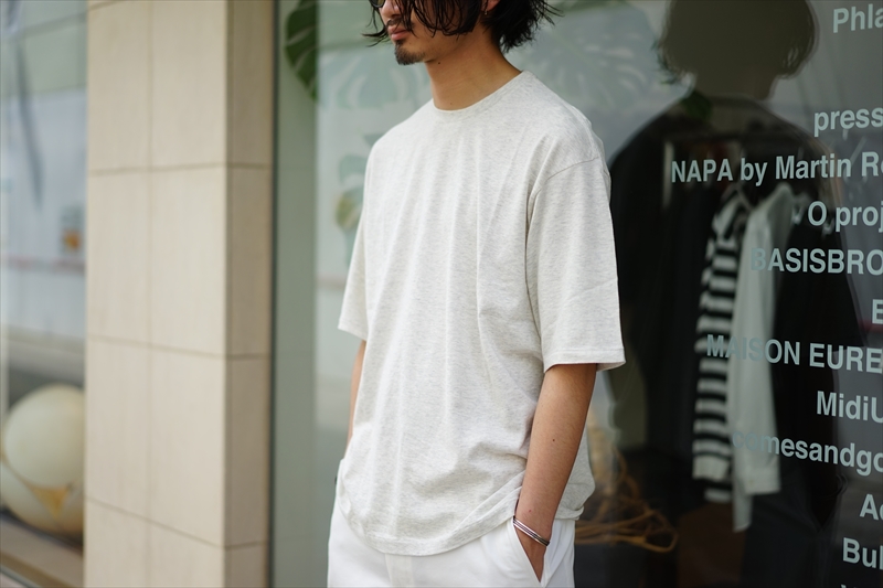 オーラリー　SEAMLESS CREW NECK