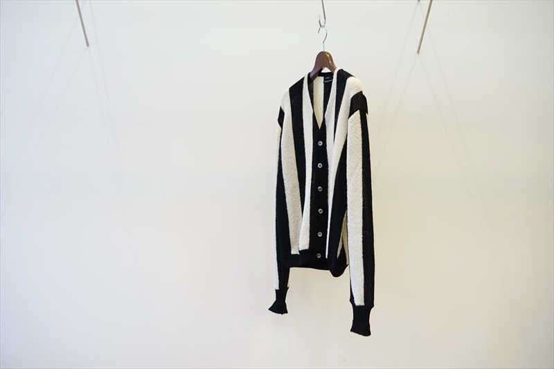 UNUSED(アンユーズド)Stripe Cardigan/White×Blackを使ったスタイルサンプルのご紹介です。 | BALUCA  JOURNAL