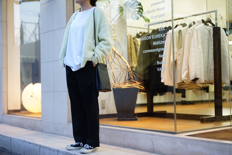 AURALEE(オーラリー)さんらしい淡いライトイエローカラーの