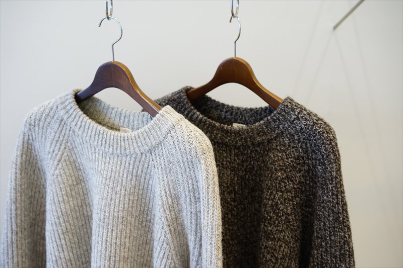 O project / WIDE FIT KNITTED CREW NECK - www.iriszitta.com