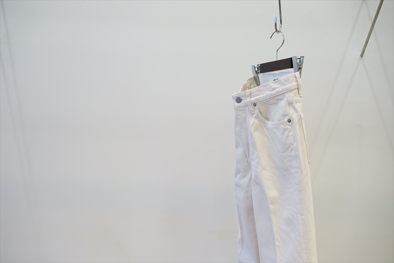 AURALEE(オーラリー)for women 21SSの新作、HARD TWIST DENIM 5P PANTS