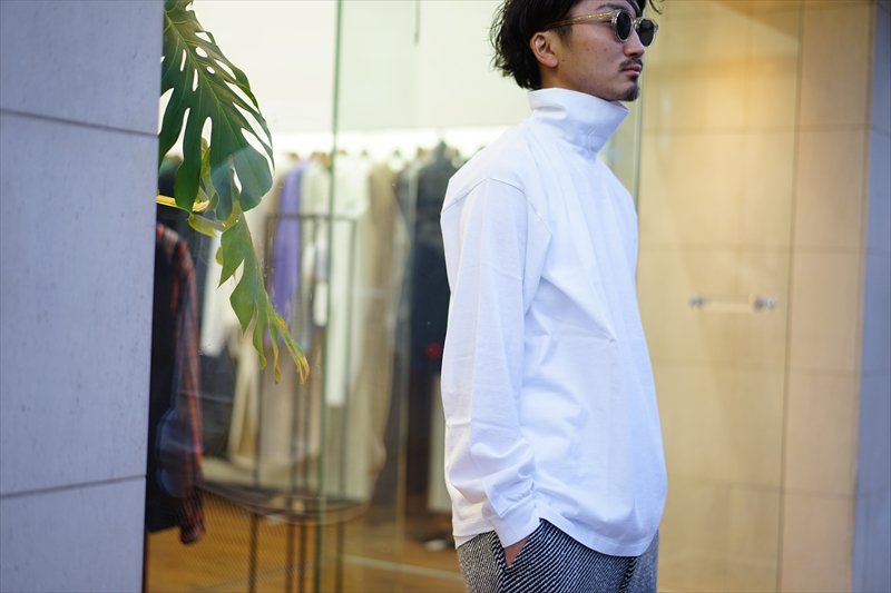 寒い時期から春先まで。リラックスしたシルエットが特徴の