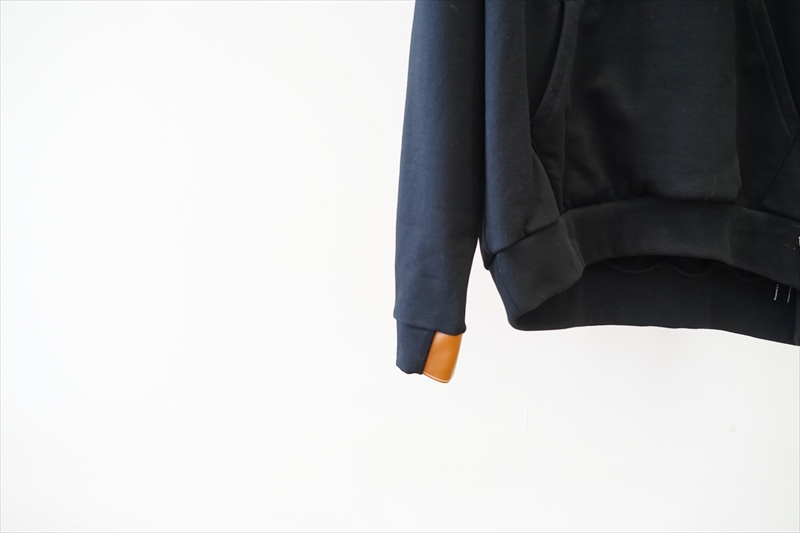 SUNSEA(サンシー)のPOCKET SWEATを使ったスタイルサンプルのご紹介です 