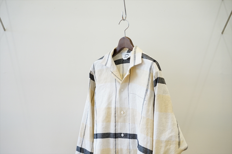 SUNSEA(サンシー)21SS Collectionの新作、CLS GIGOLO SHIRT/Cream BKを使ったスタイルサンプルのご紹介です。  | BALUCA JOURNAL