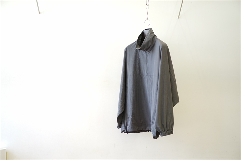 I(アイ)21AW Collectionの新作、Pullover Wind Shirtのご紹介です 