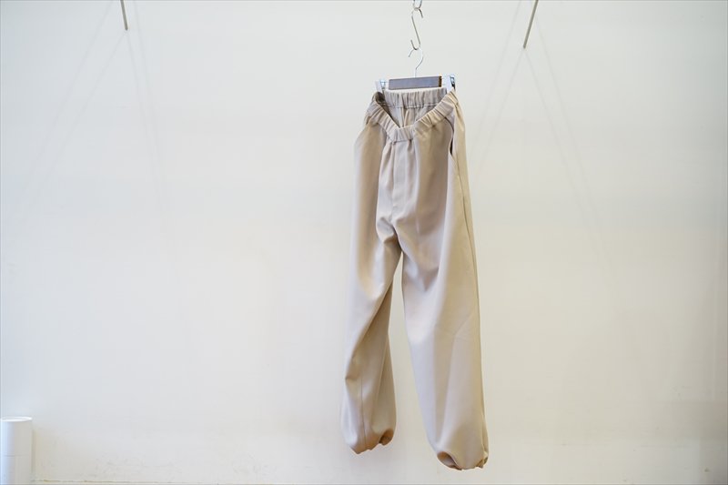 Graphpaper(グラフペーパー)の新作、Stretch Kersey Track Pants(GM213 