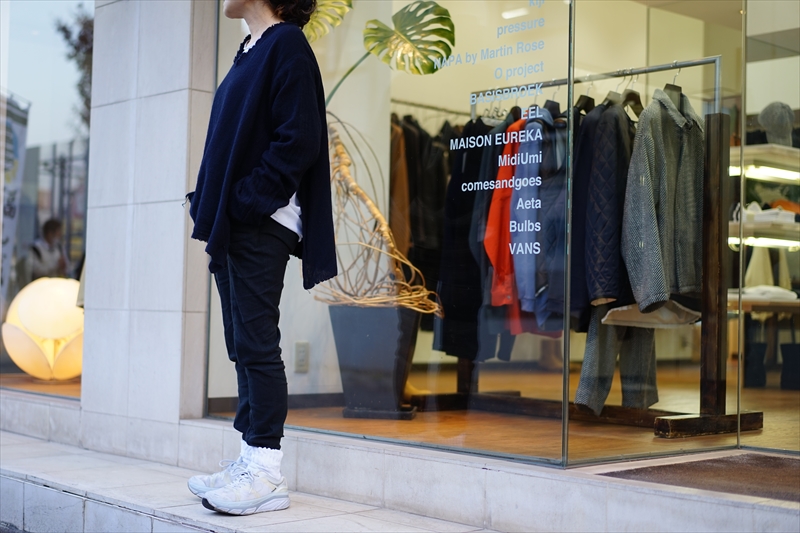 SUNSEA(サンシー)の新作、Shrinkage V-Neck/Naturalを使ったスタイル