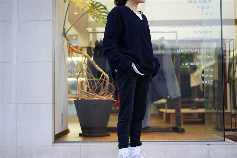 SUNSEA(サンシー)の新作、Shrinkage V-Neck/Naturalを使ったスタイル