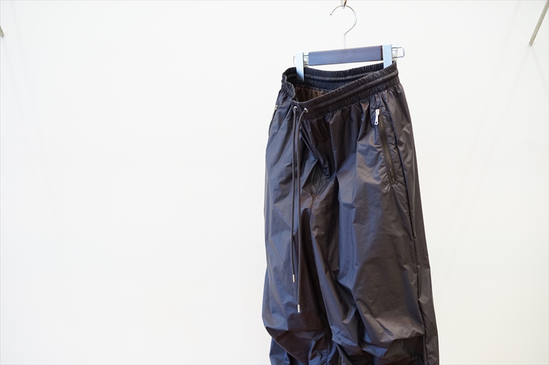 UNUSED(アンユーズド)22SS Collectionの新作、Tuck Nylon Pants