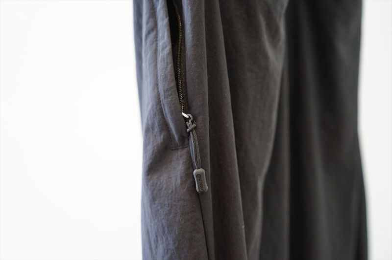 UNIVERSAL PRODUCTS(ユニバーサルプロダクツ)の新作、Nylon Shell Track Pants(22160503