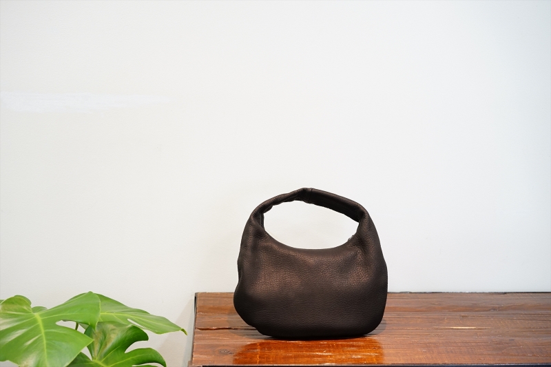 Aeta(アエタ)22SS Collectionの新作、DEER ONE SHOULDER M(DA59)/White