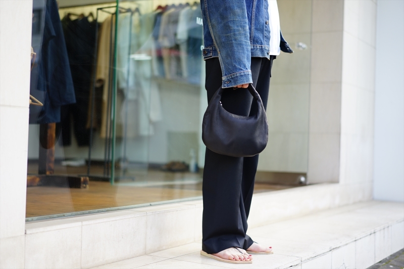 SUNSEA(サンシー)の新作、N.M OXFORD w/耳 TEKETEKE PANTS/BKを使った