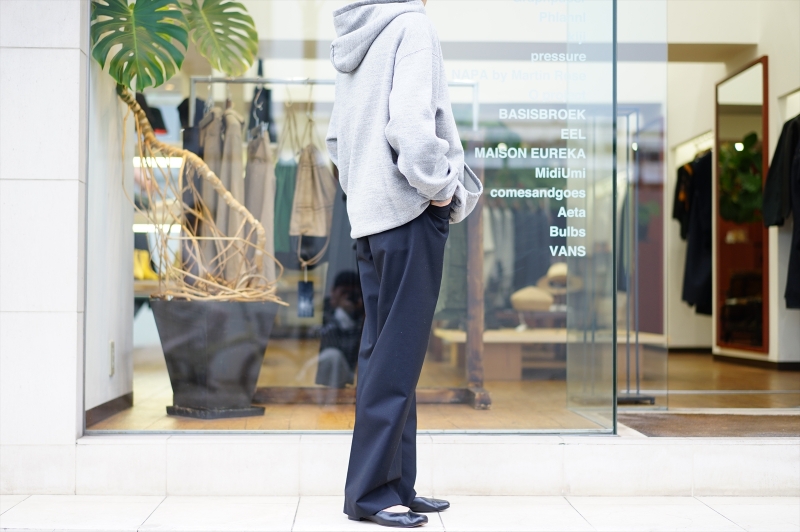 UNUSED(アンユーズド)の新作、Sweat Hoodie(US2289)を使ったスタイル