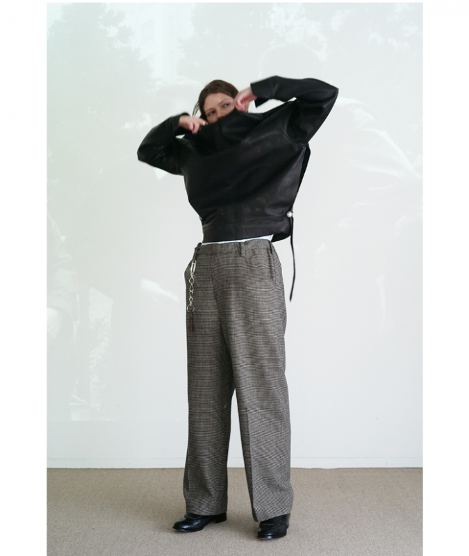 本日発売、SUNSEA(サンシー)の新作、Leather Sweat Shirtのご紹介です