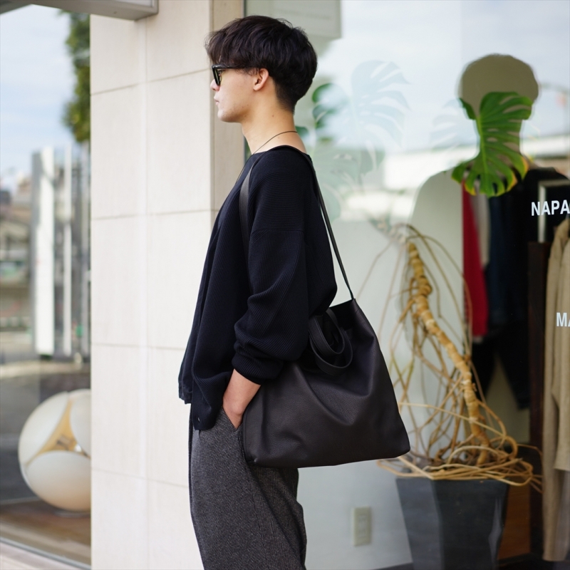 完売しておりましたAeta(アエタ)23SS Collectionの新作、DF Shoulder Tote M(DA53)/Black 嬉しい