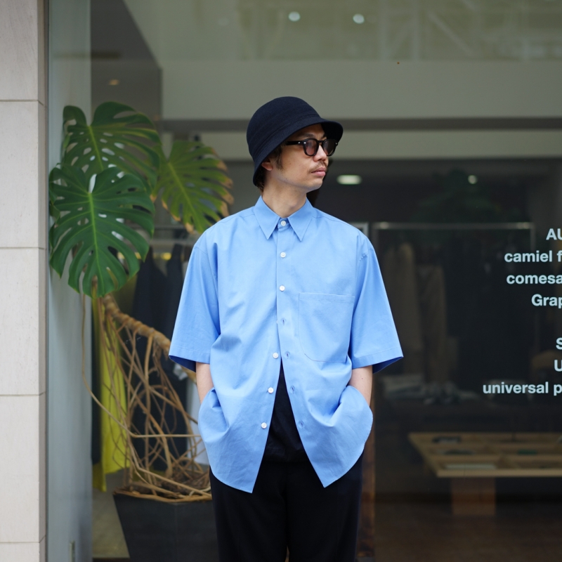 AURALEE(オーラリー)23SS Collectionの新作、 WASHED FINX TWILL BIG HALF SLEEVED SHIRT( A23SS03TN)のご紹介です。 | BALUCA JOURNAL